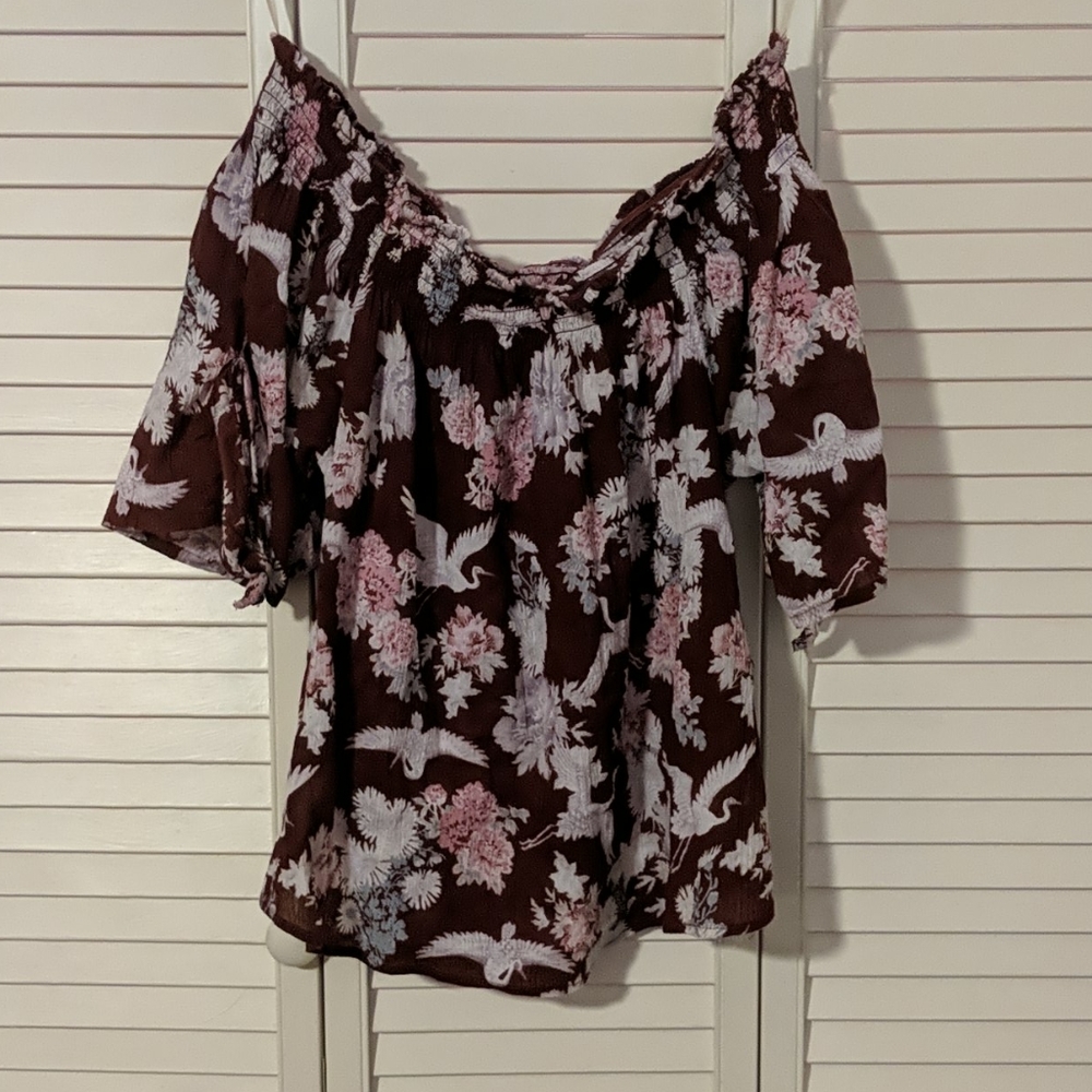 NWOT Large Vanilla Star off the shoulder shirt